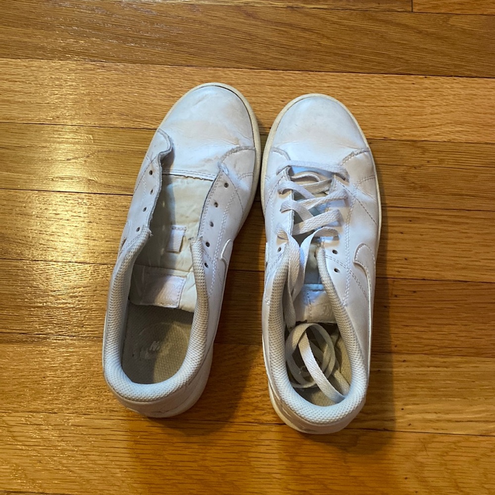 Nike tennis shoes